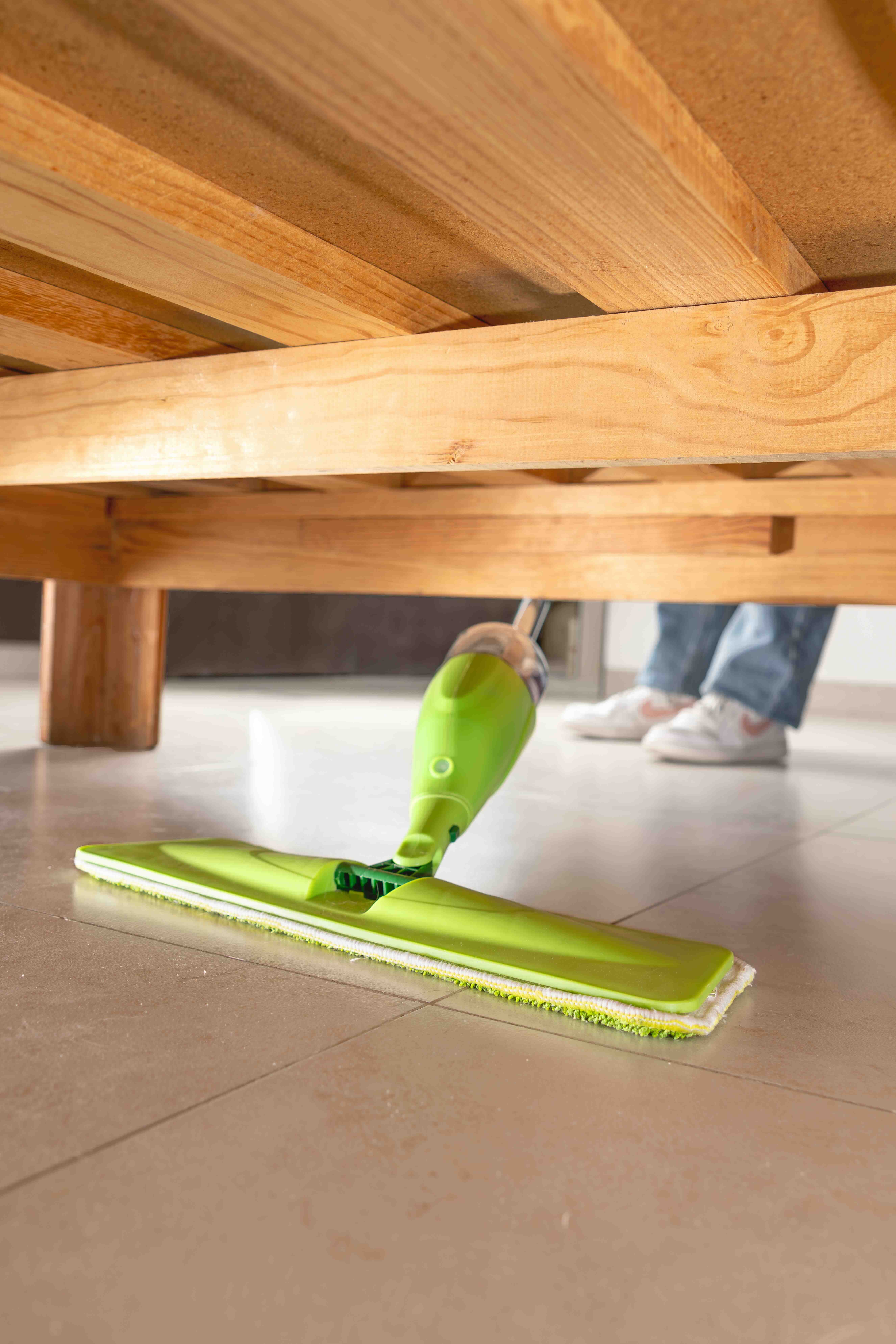 Es necesario comprar un trapeador con exprimidor