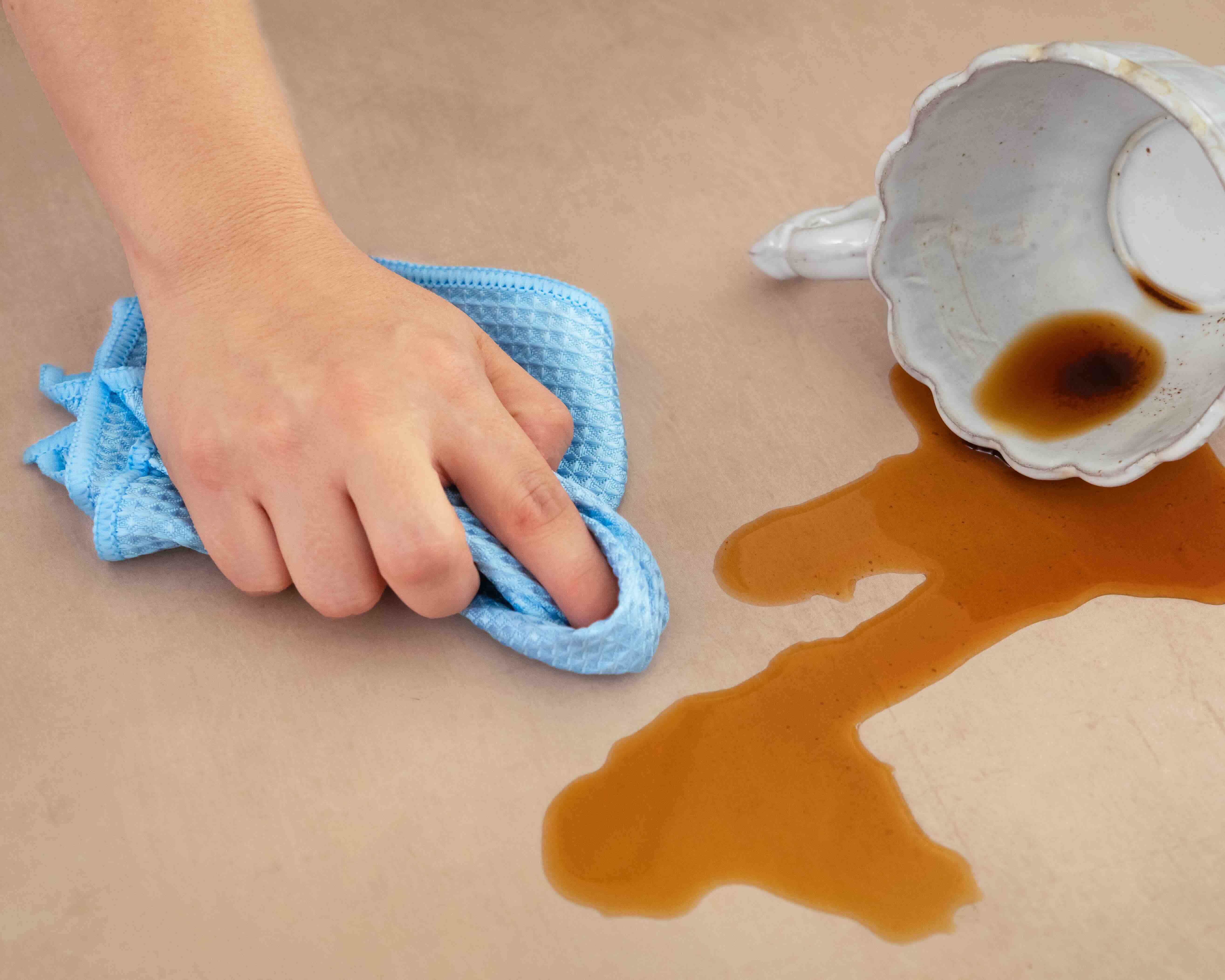 Paño waffle y trapeador la combinación perfecta para una limpieza completa