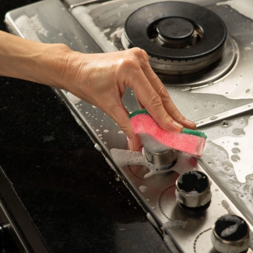 Renueva tu estufa con una esponja y este tip