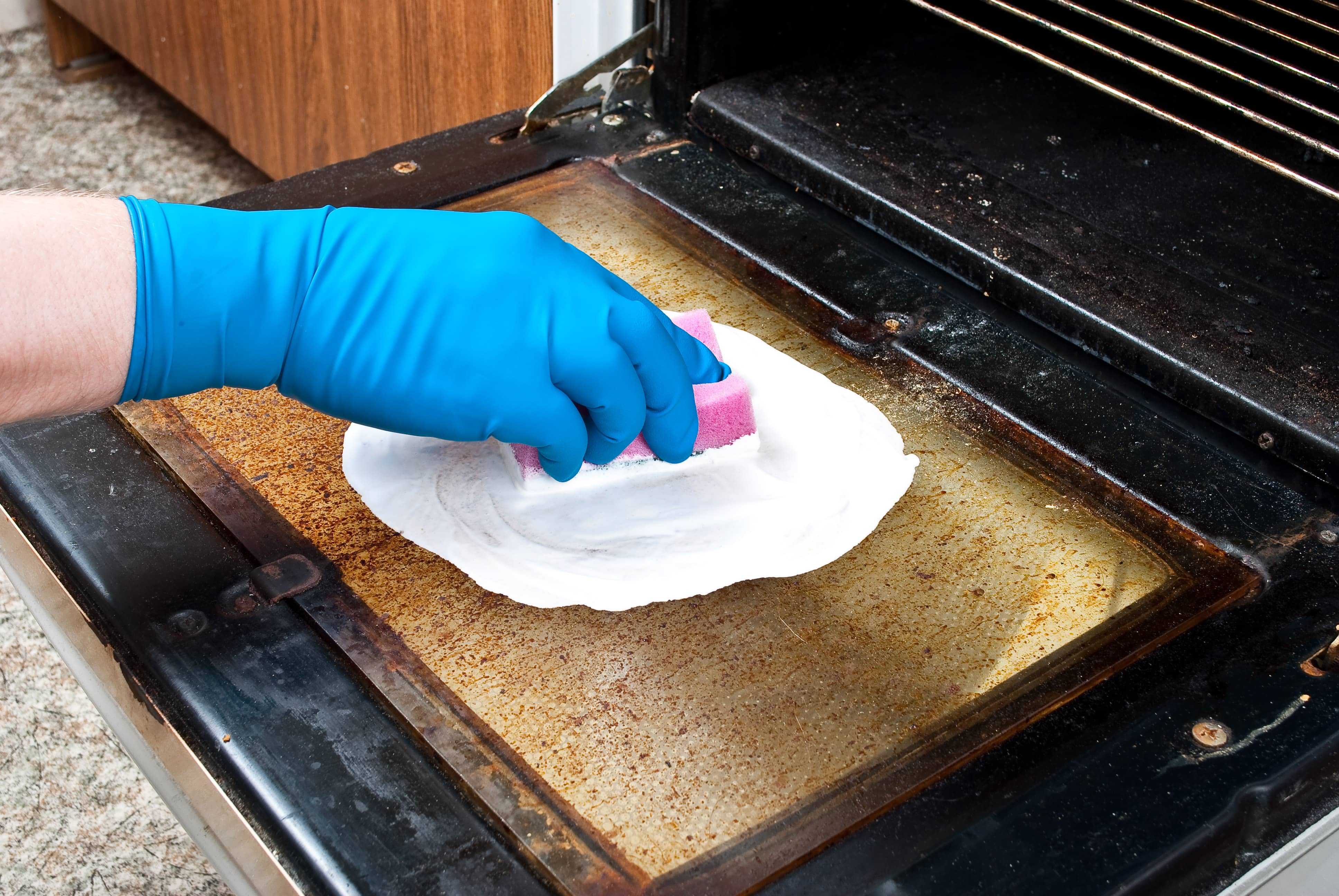 ¿Sabes cómo limpiar el horno?